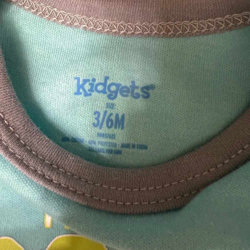 Kidgets onesie new